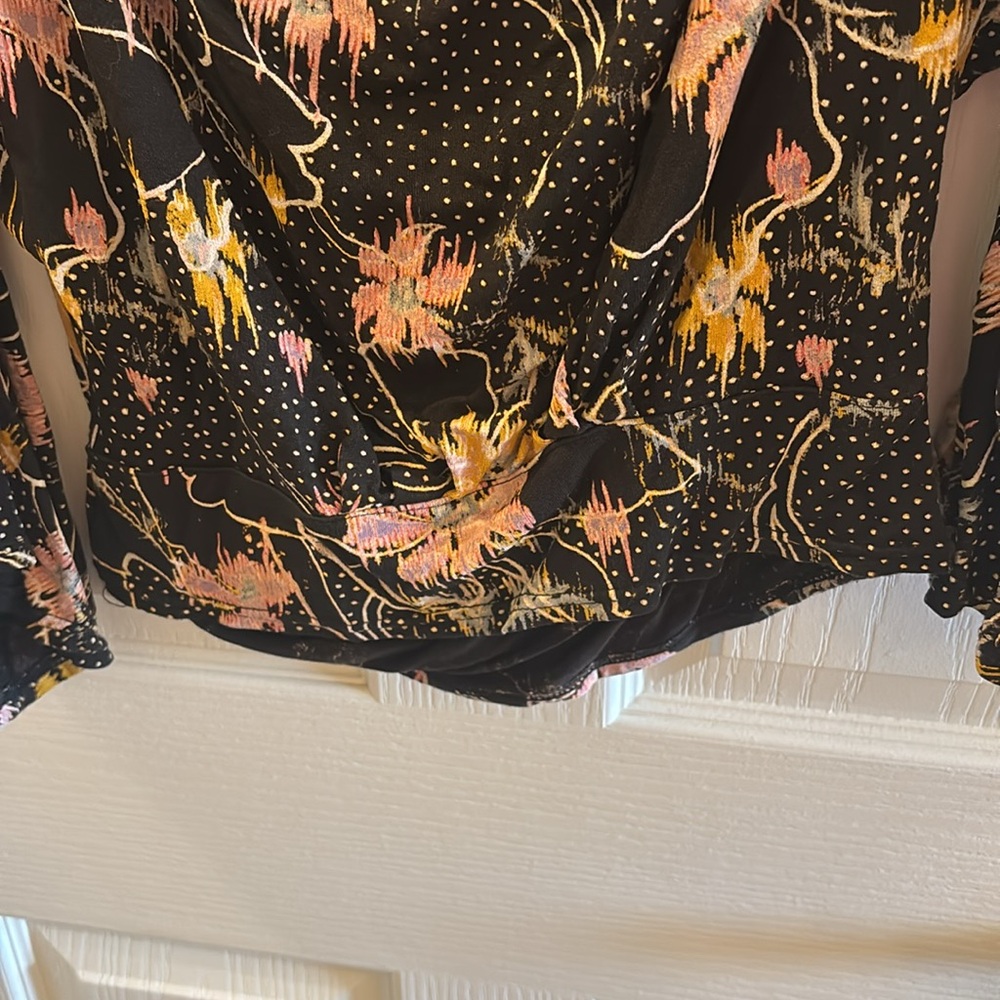 FREE PEOPLE | Off the‎ shoulder graphic floral top bell sleeve - size large - Picture 6 of 6